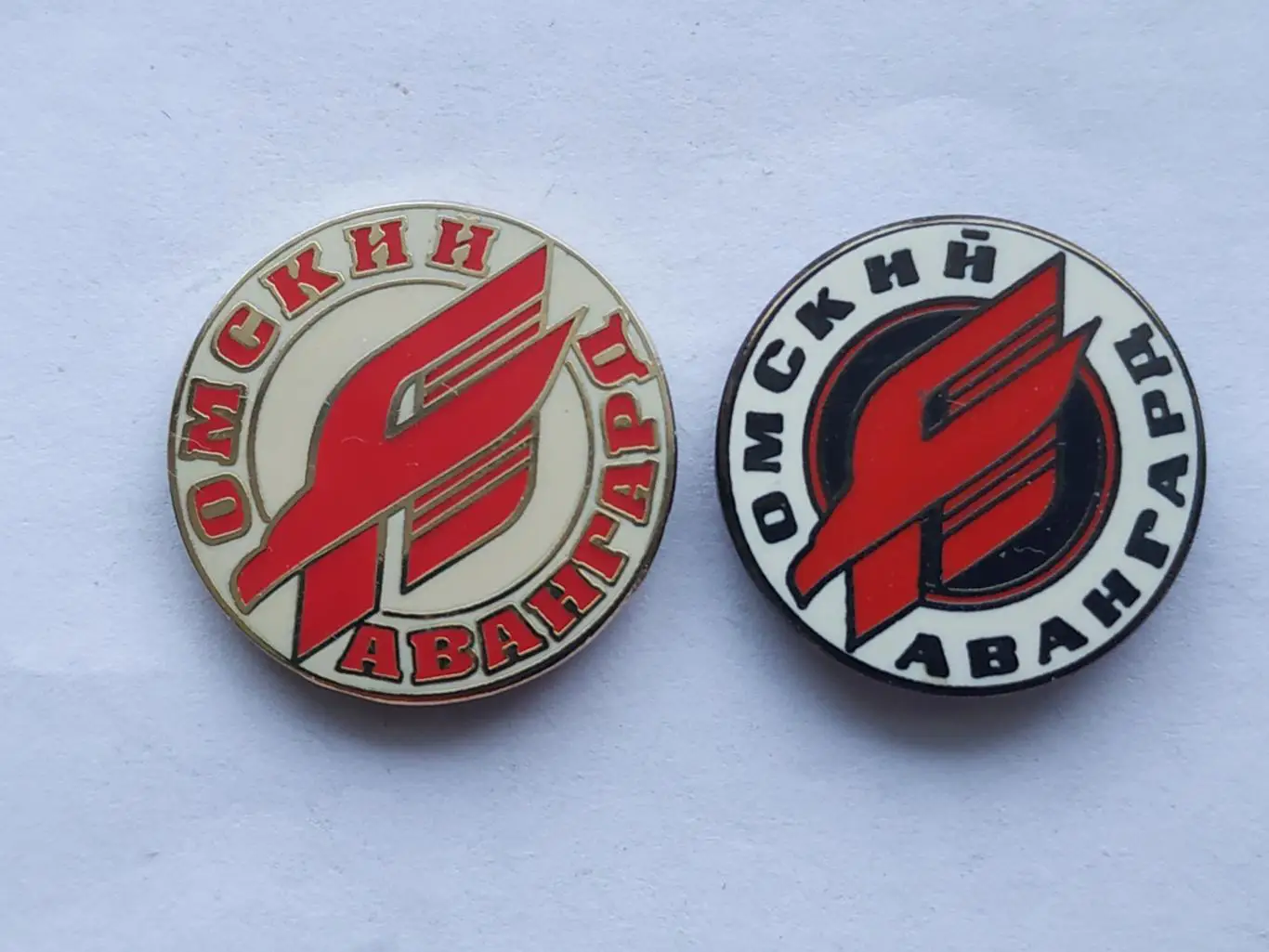 Лот 2 значка хоккейный клуб ХК Авангард