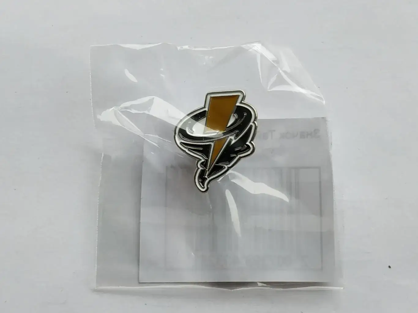 Значок хоккейный клуб МХК Тайфун (г.Владивосток)