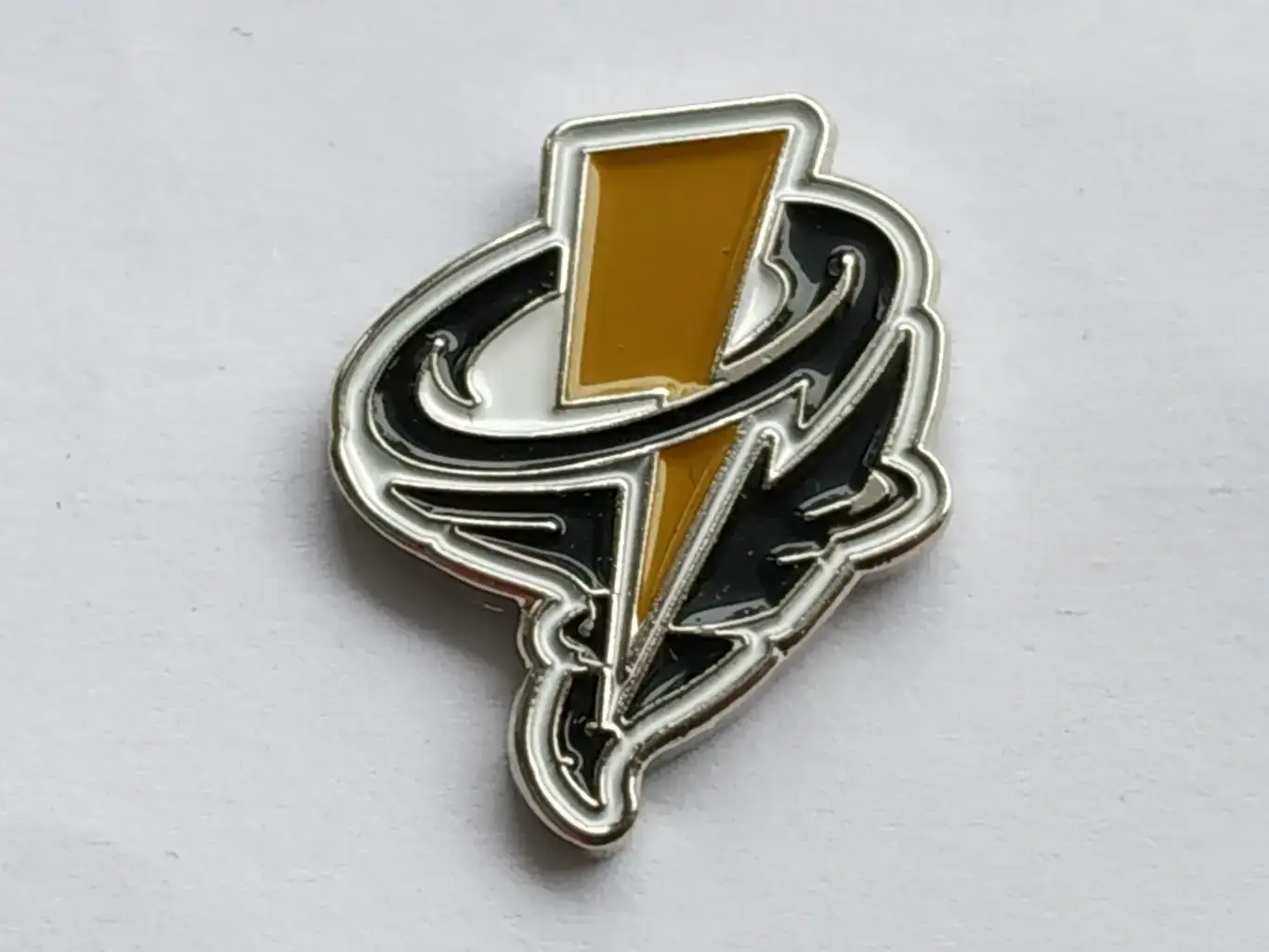 Значок хоккейный клуб МХК Тайфун (г.Владивосток) 1