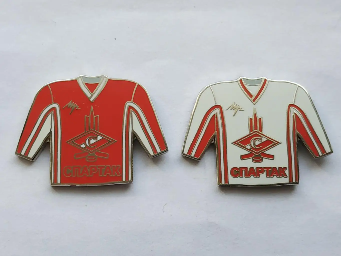 Лот 2 значка форма ХК Спартак (г.Москва)