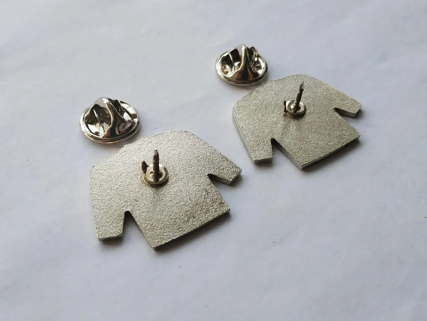 Лот 2 значка форма ХК Спартак (г.Москва) 5