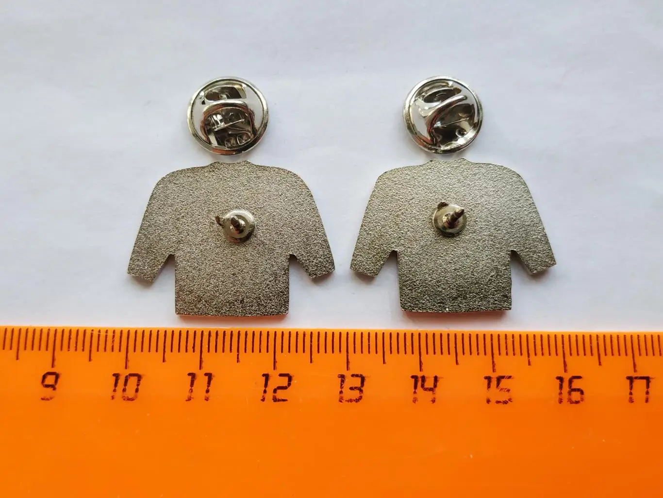 Лот 2 значка форма ХК Спартак (г.Москва) 6