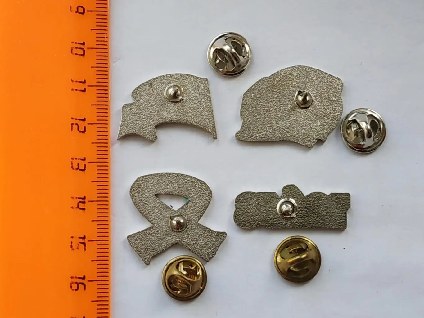 Лот 4 значка хоккейный клуб ХК Нефтехимик 2