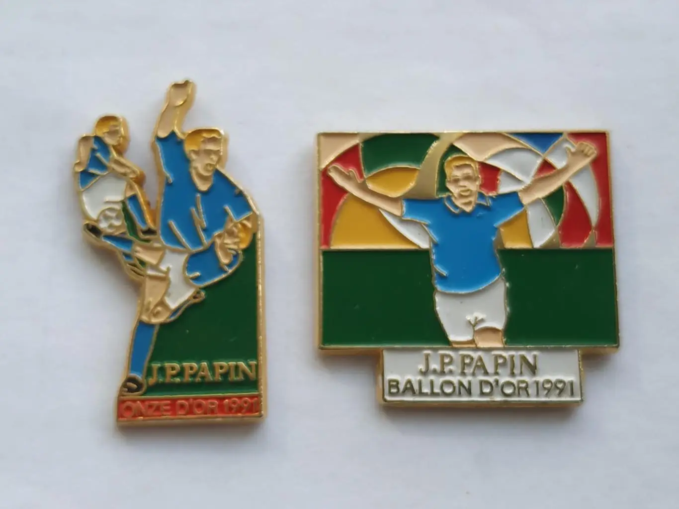 Лот 2 футбольных значка