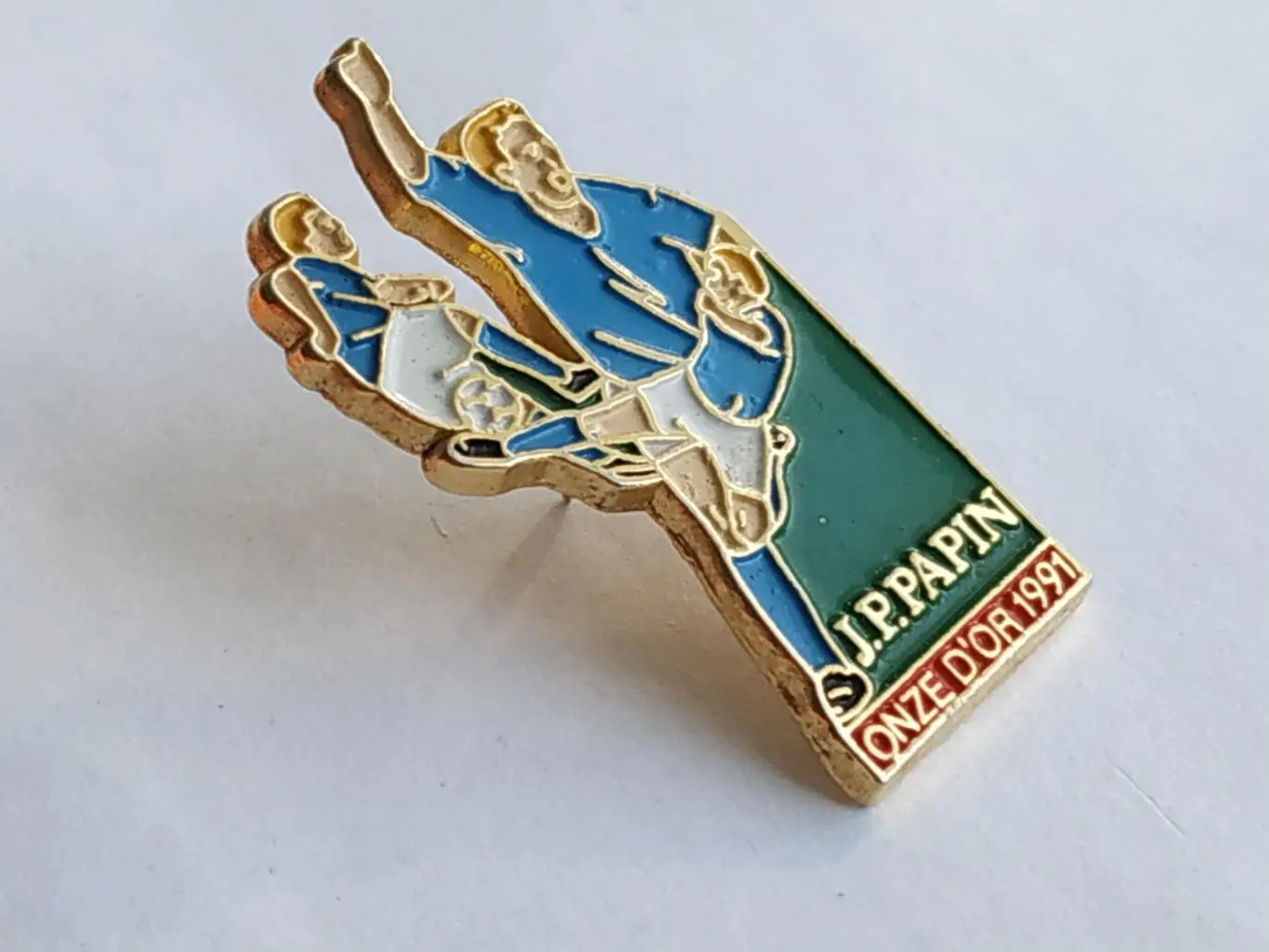 Лот 2 футбольных значка 1