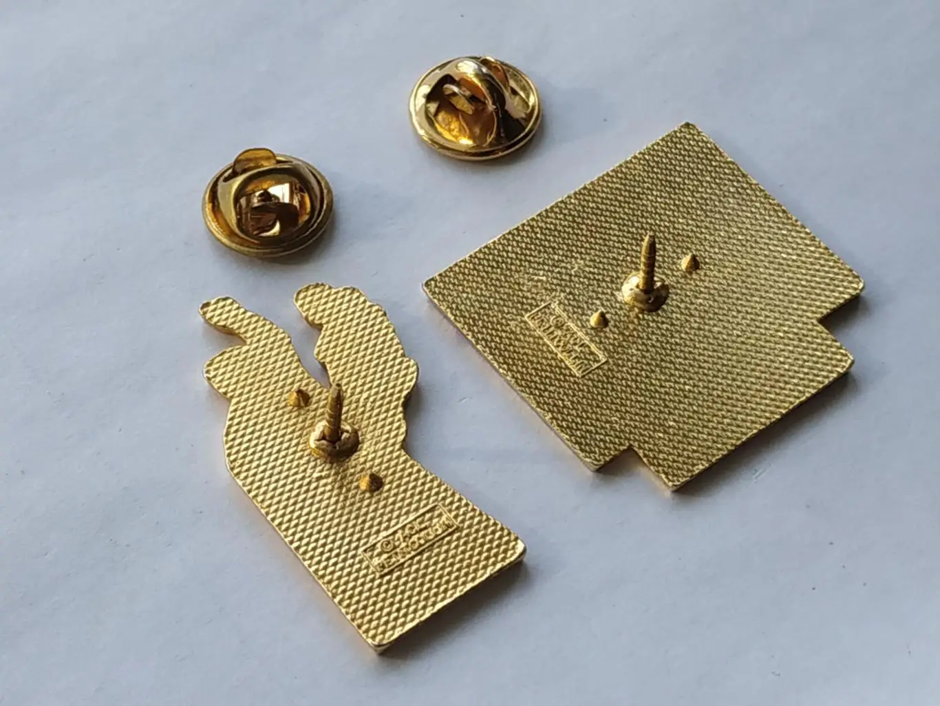 Лот 2 футбольных значка 3