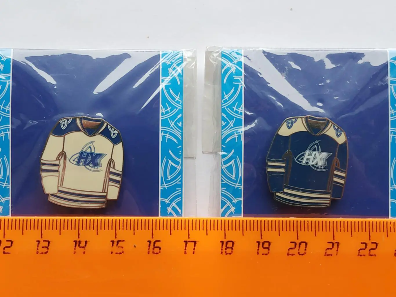 Лот 2 значка форма хоккейный клуб ХК Нефтехимик 3