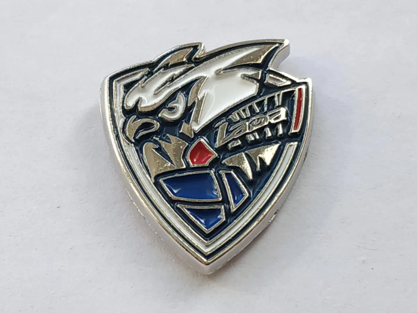 Лот 2 значка хоккейный клуб ХК Лада 1