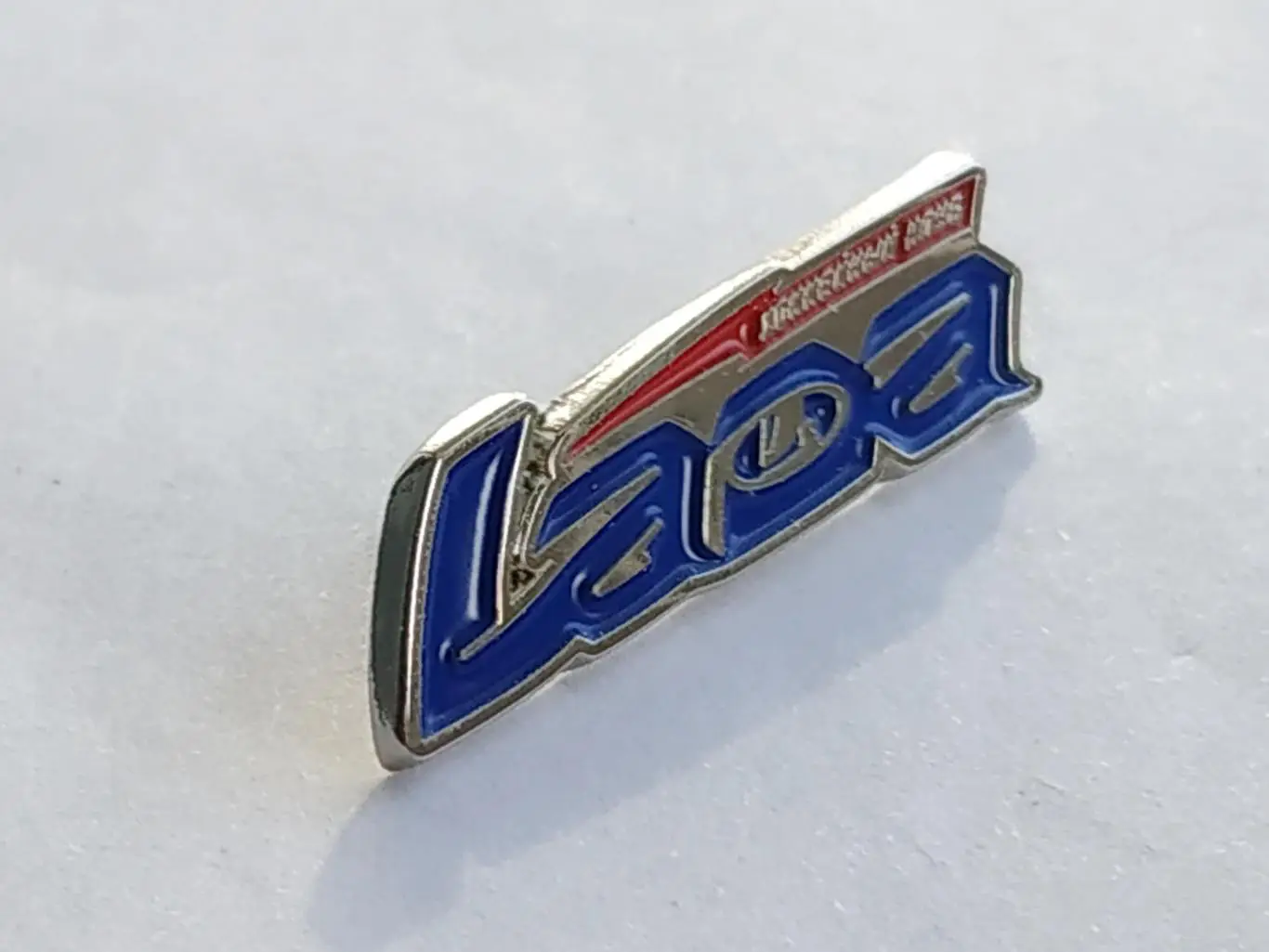 Лот 2 значка хоккейный клуб ХК Лада 4