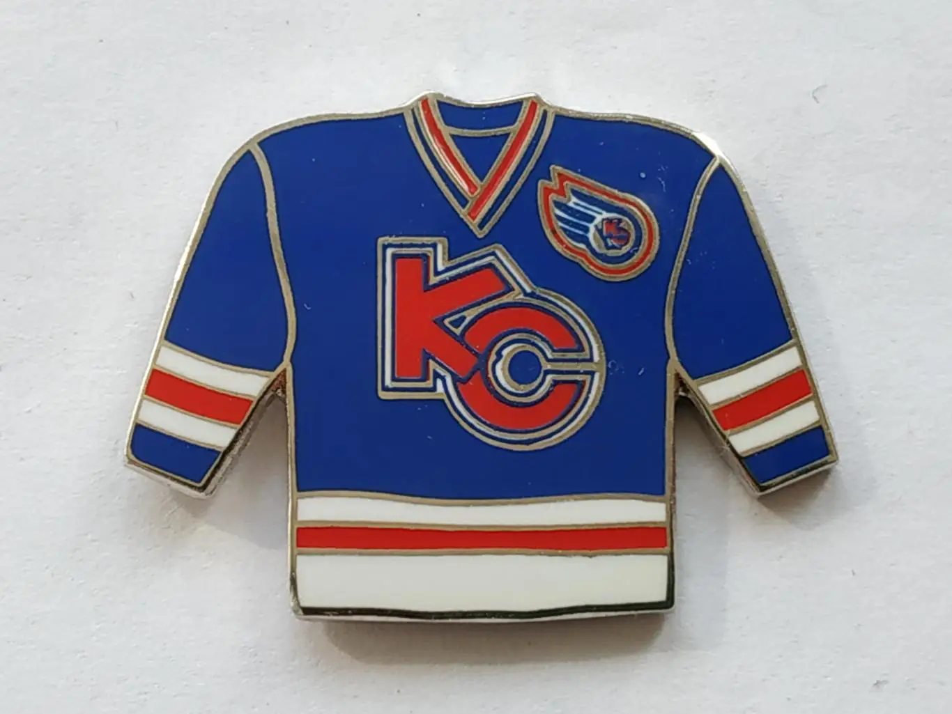 Лот 2 значка форма ХК Крылья Советов (г.Москва) 1