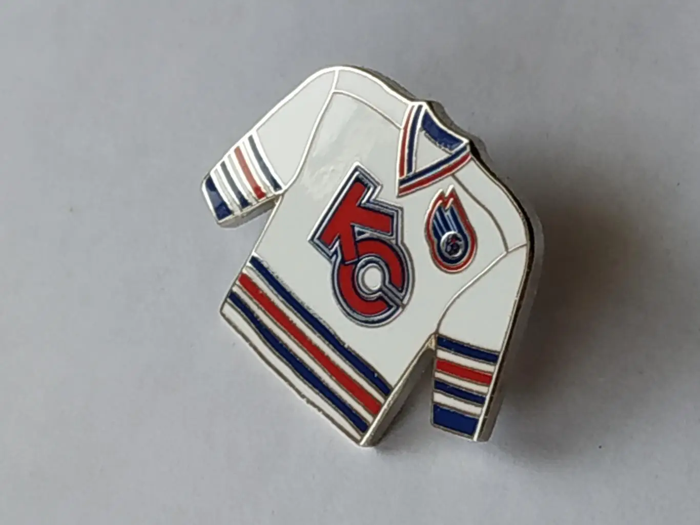 Лот 2 значка форма ХК Крылья Советов (г.Москва) 4