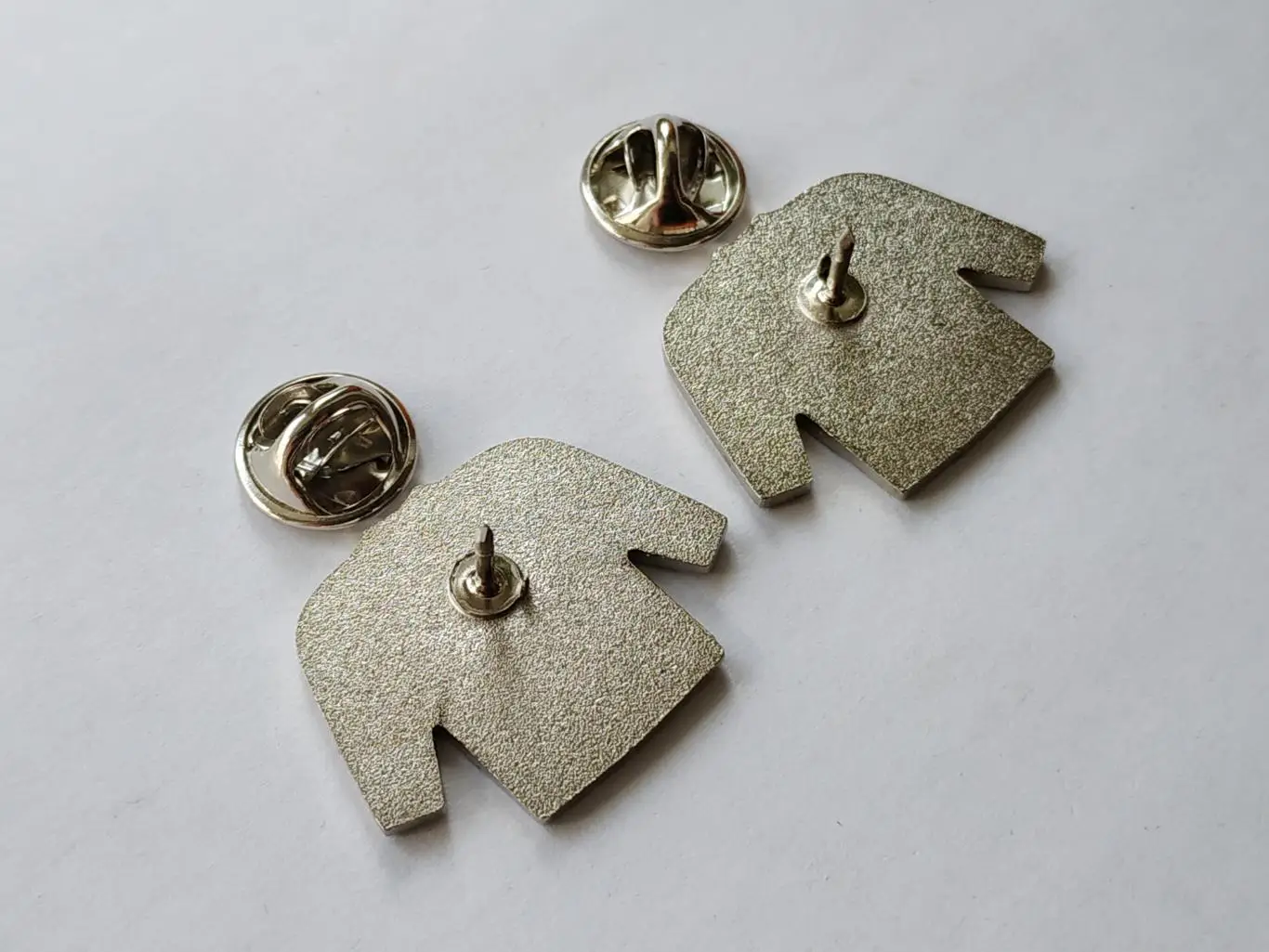 Лот 2 значка форма ХК Крылья Советов (г.Москва) 5