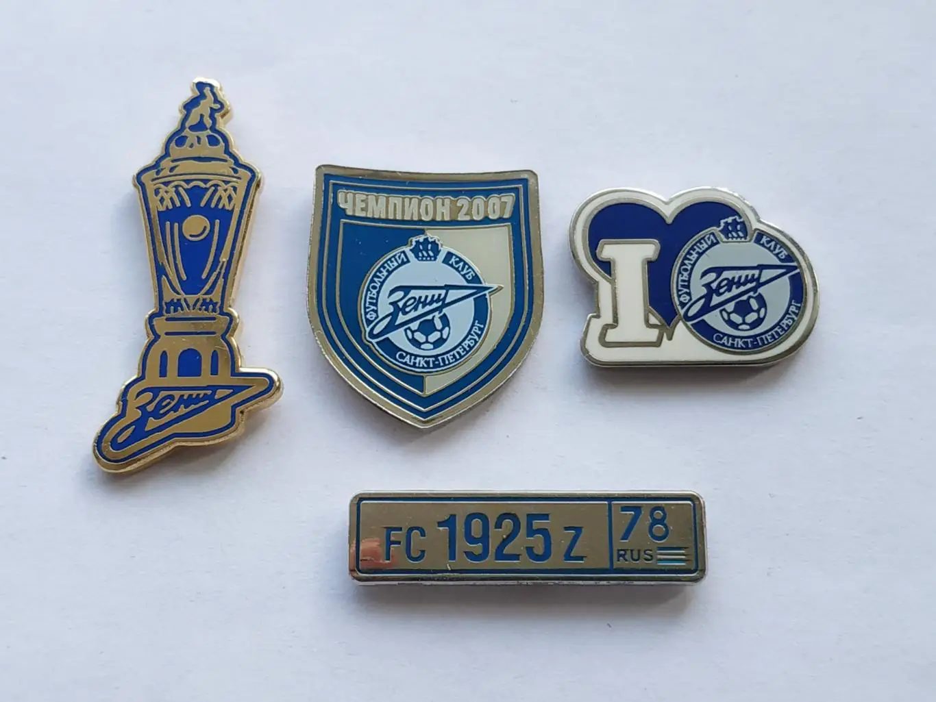 Лот 4 значка ФК Зенит.