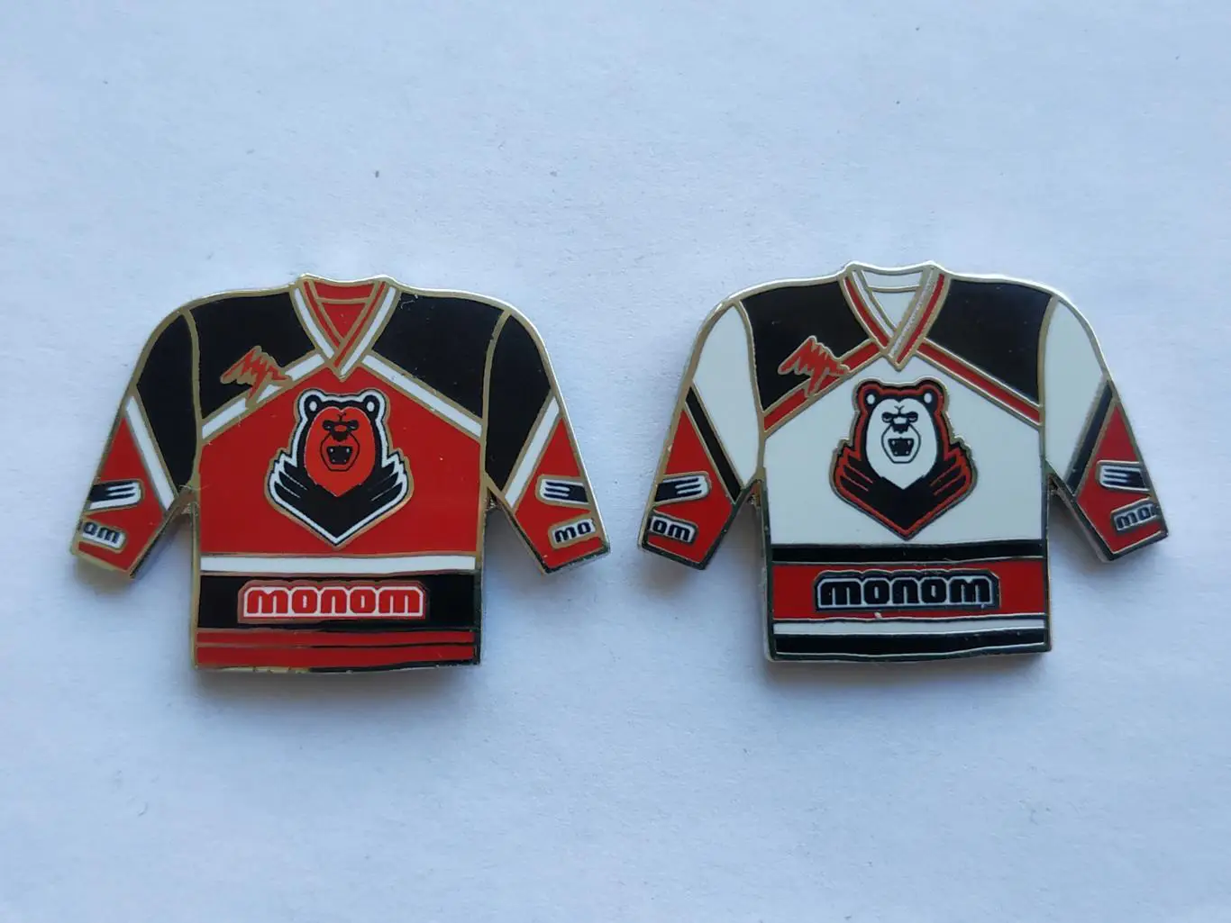 Лот 2 значка форма хоккейный клуб ХК Молот (г.Пермь)