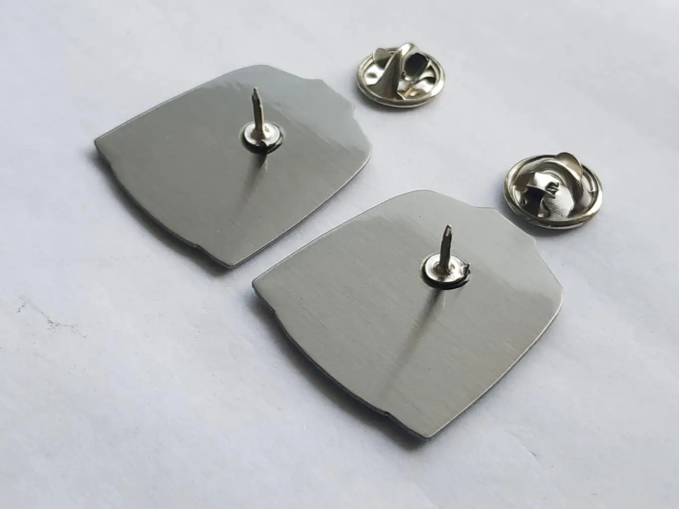 Лот 2 значка форма ХК Металлург (г.Магнитогорск) 2