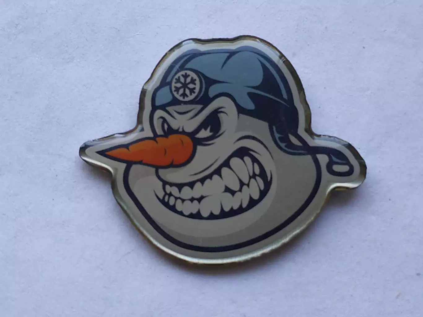 Значок талисман ХК Сибирь снеговик 1