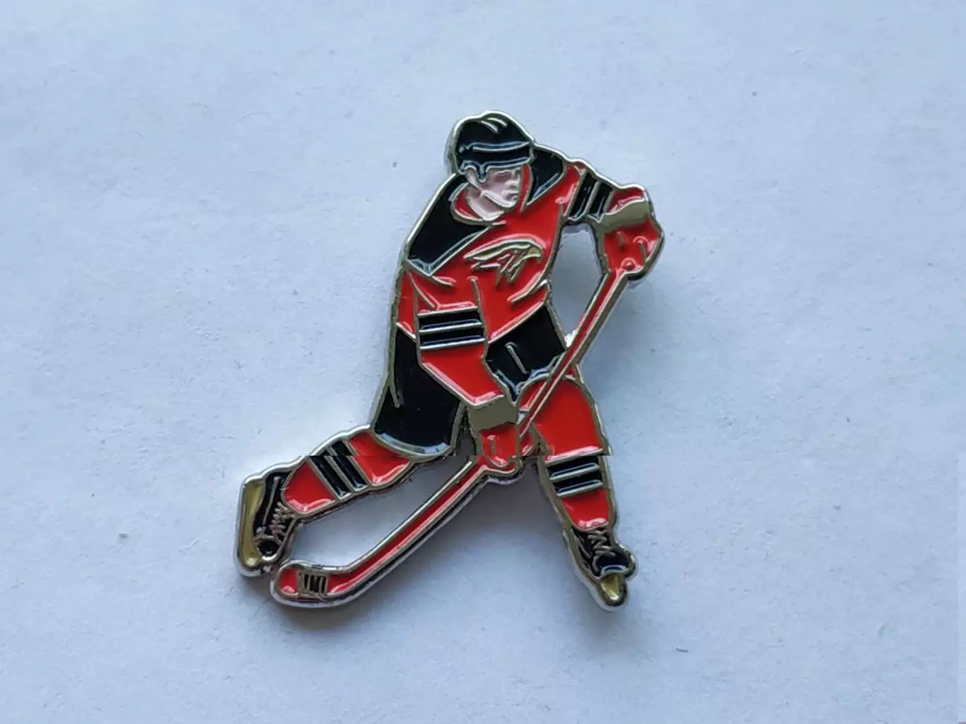 Значок хоккеист ХК Авангард 1