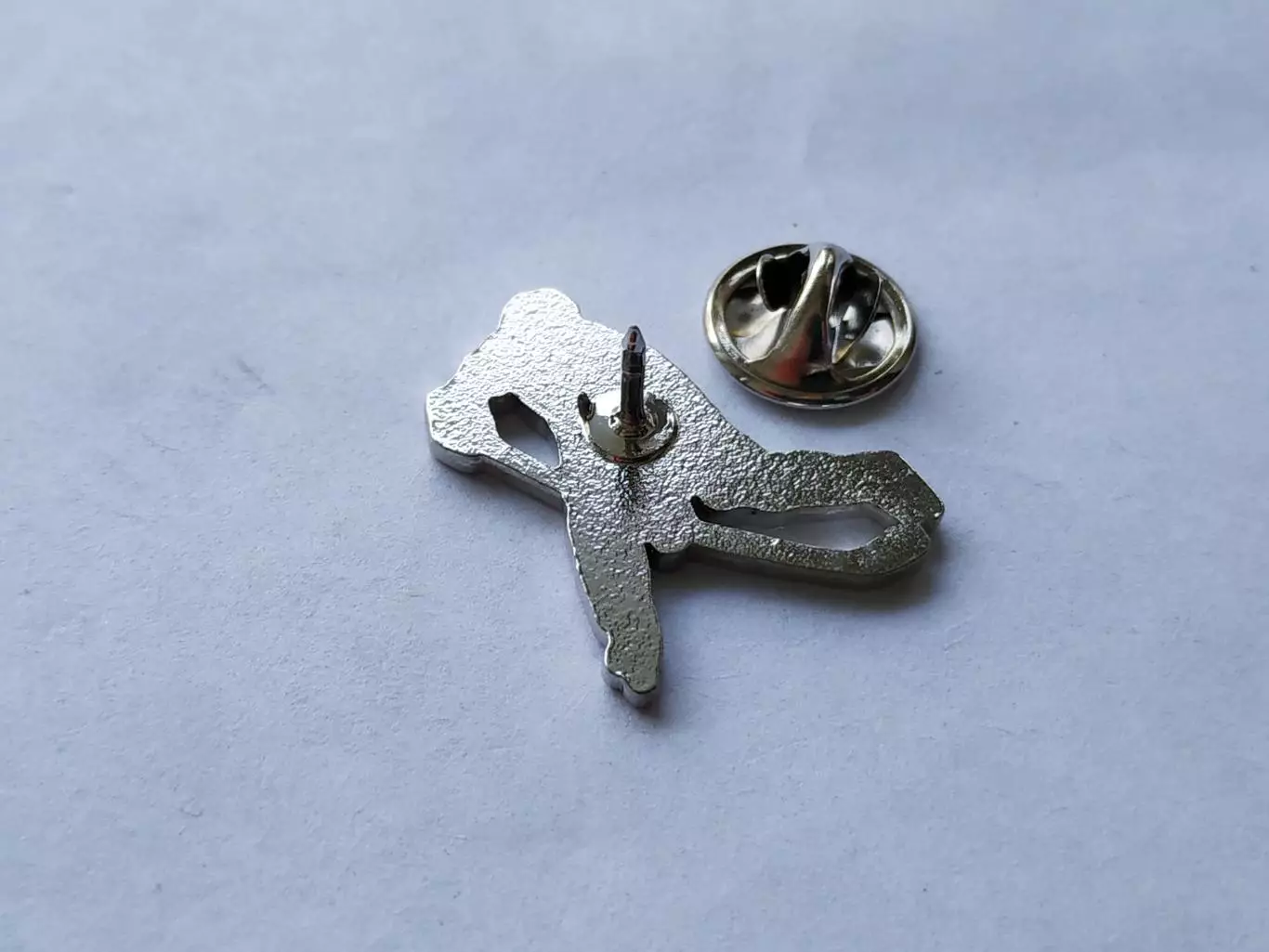 Значок хоккеист ХК Авангард 4