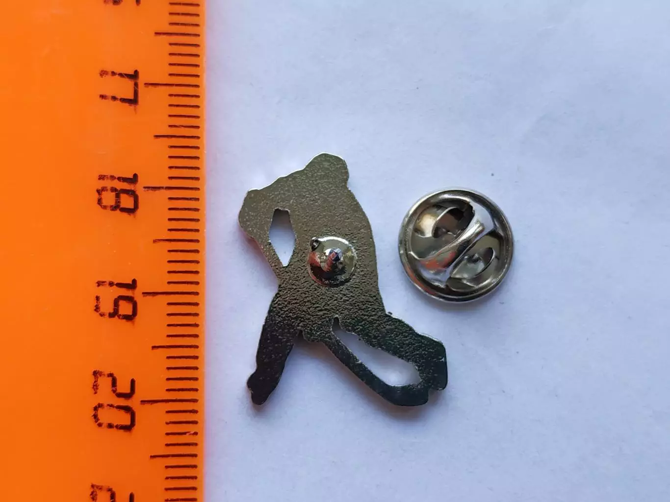 Значок хоккеист ХК Авангард 5