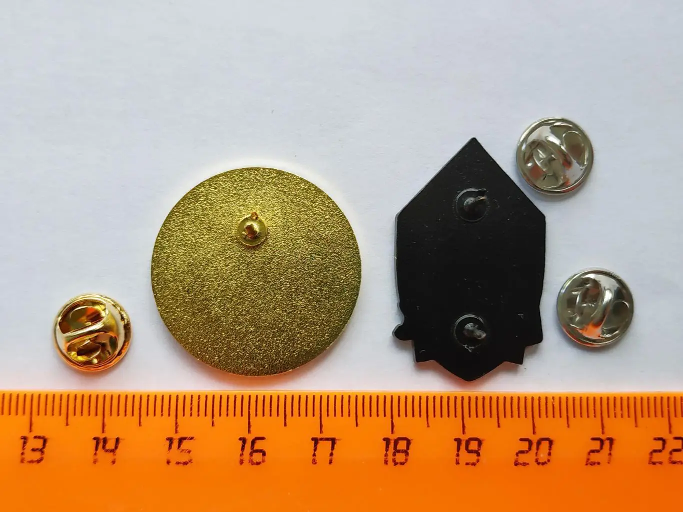 Лот 2 значка хоккей с мячом ХК Кузбасс (г.Кемерово) 4