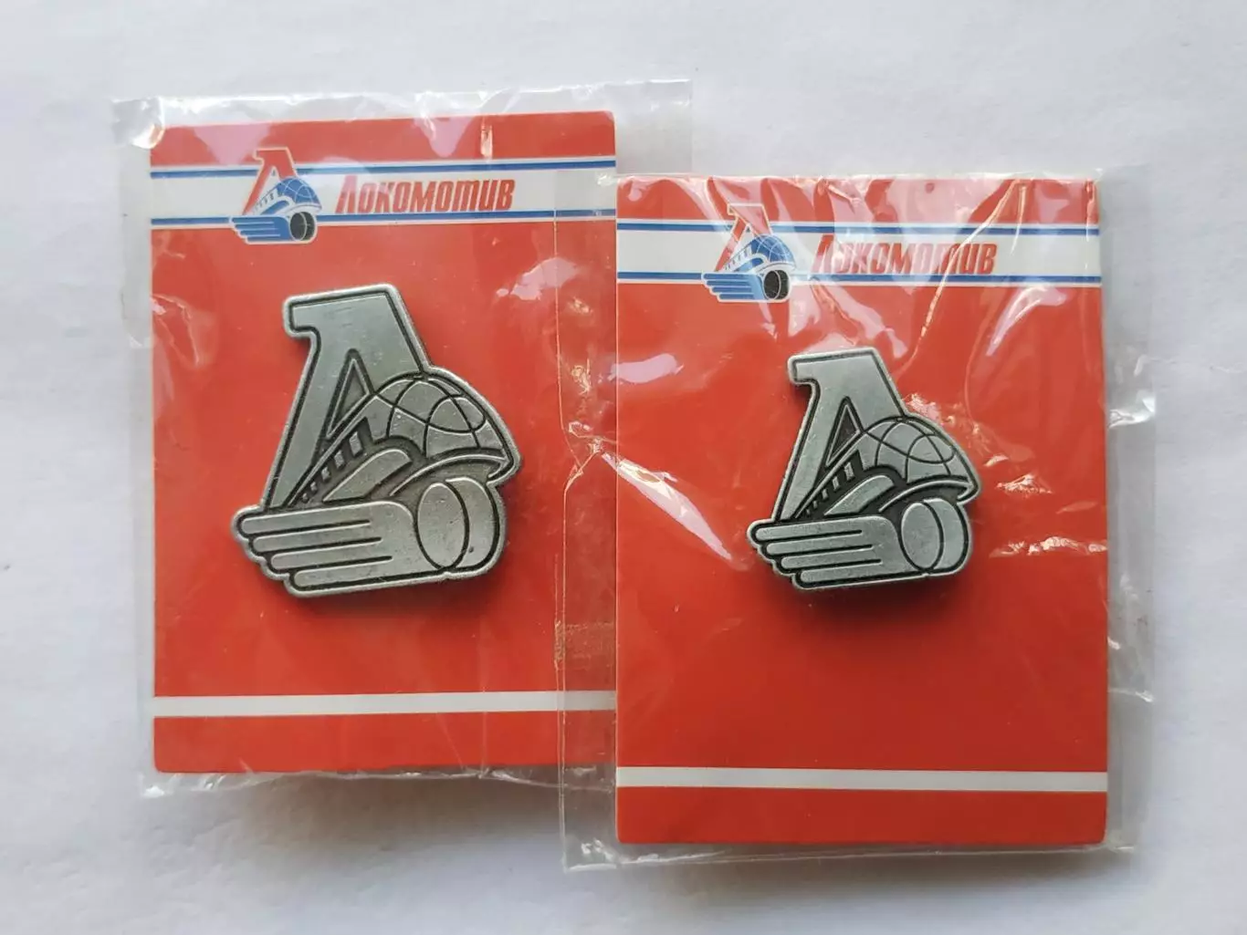 Лот 2 значка ХК Локомотив (г. Ярославль)