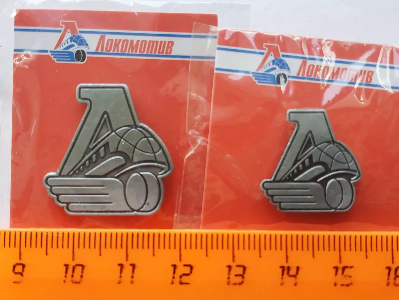 Лот 2 значка ХК Локомотив (г. Ярославль) 3