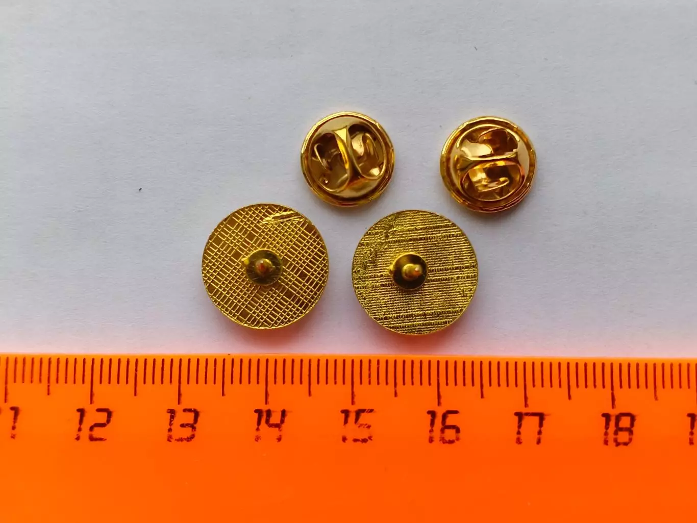 Лот 2 значка ХК Дизель (г. Пенза) 2