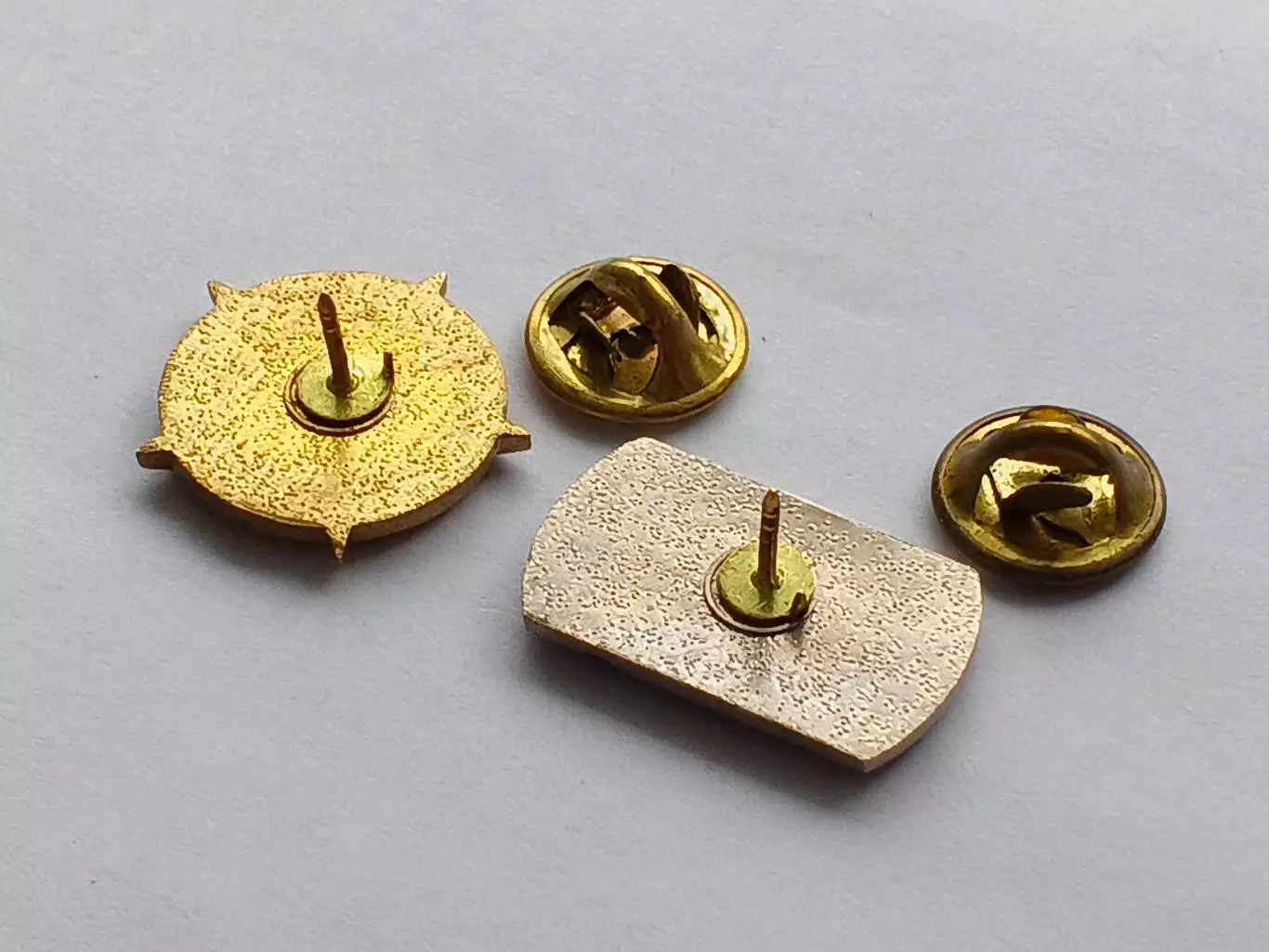 Лот 2 значка хоккейная арена Мытищи. 5