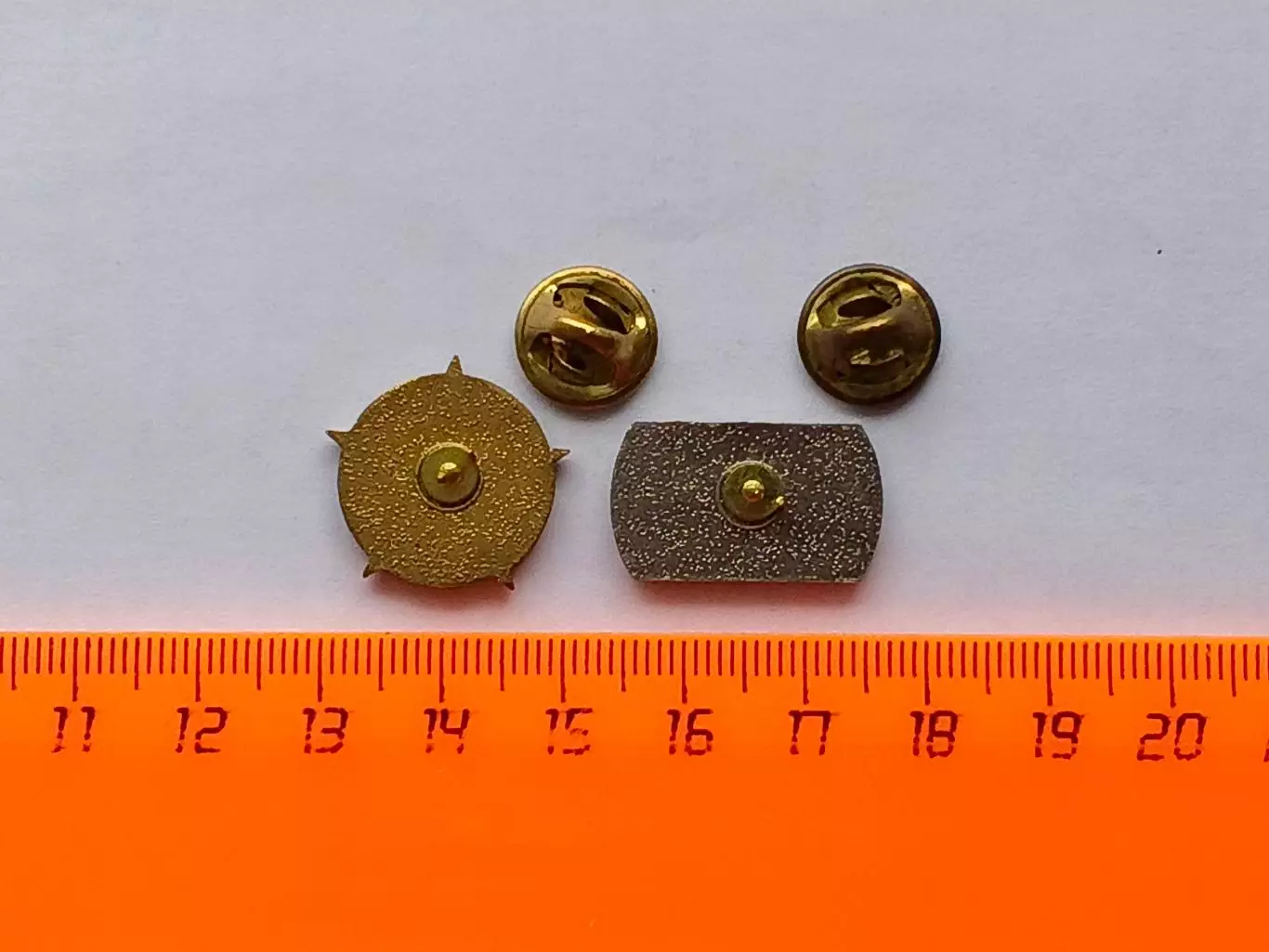 Лот 2 значка хоккейная арена Мытищи. 6