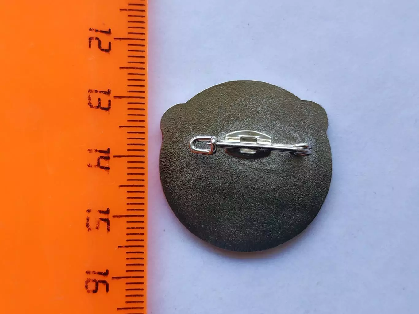 Значок Усатый в каске - ХК Сибирь 2