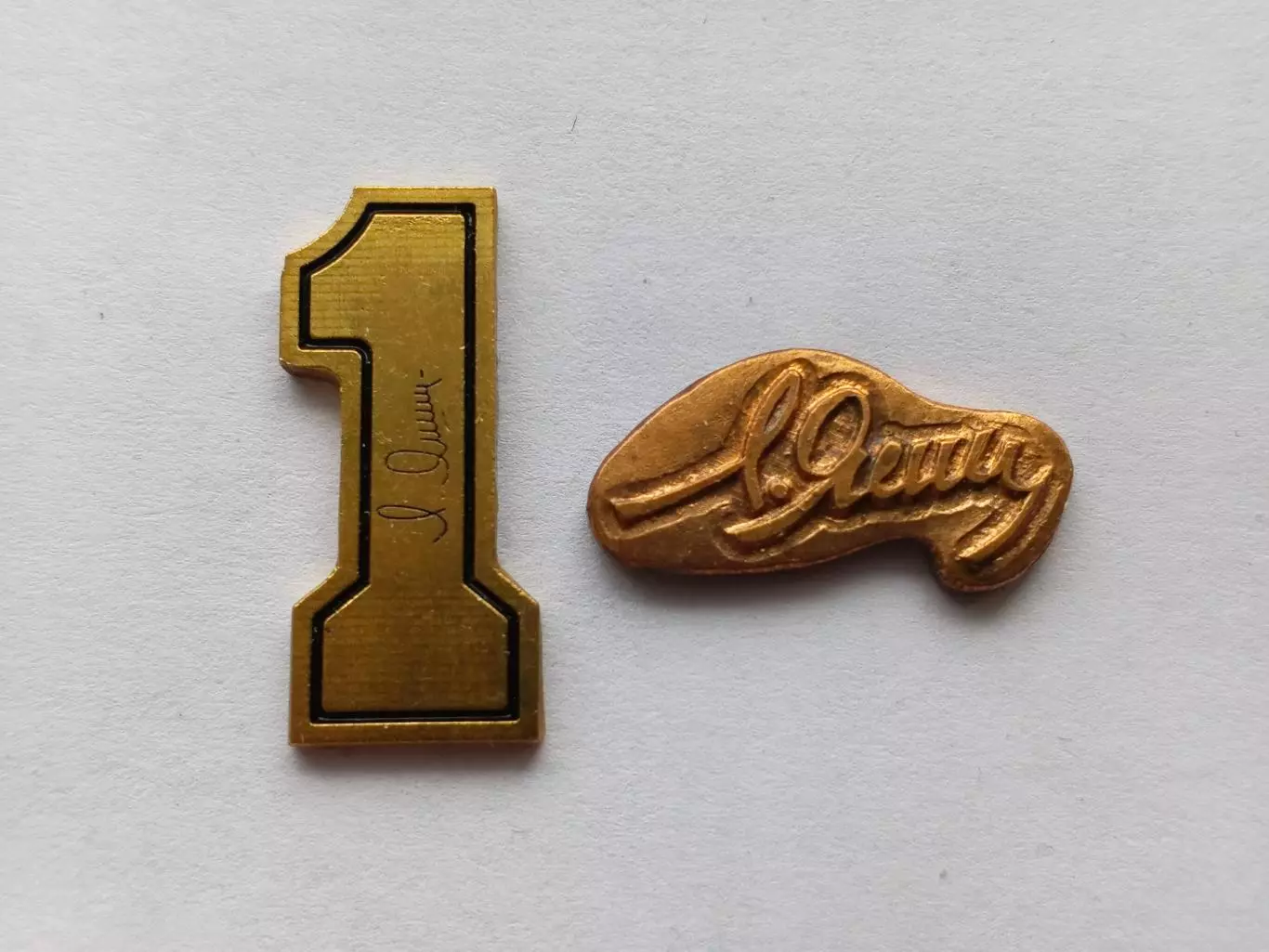 Лот 2 значка Л. Яшин