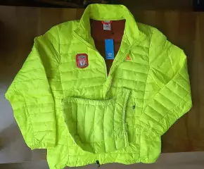 Куртка стёганая Adidas футбольного клуба Liverpool.