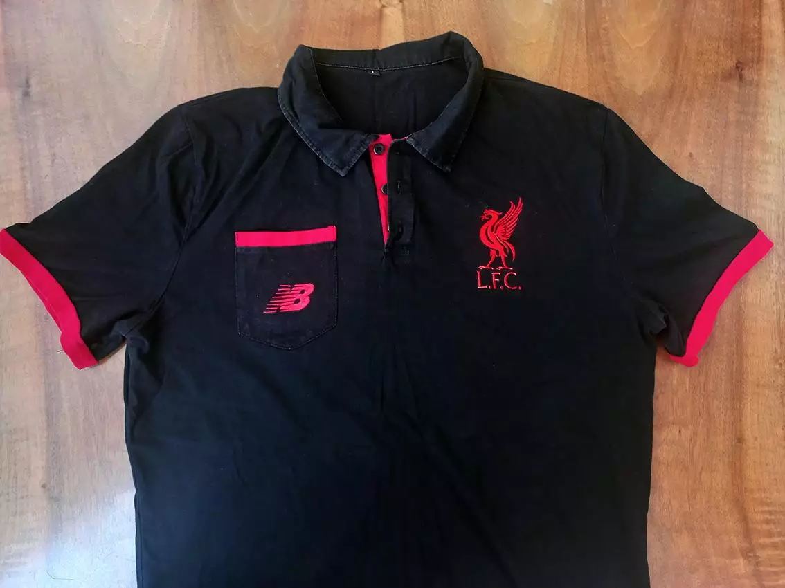 Футболки футбольного клуба «Ливерпуль» и сборной Англии. 6 штук. 3
