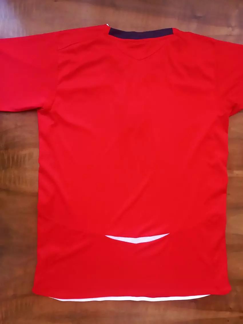 Футболки футбольного клуба «Ливерпуль» и сборной Англии. 6 штук. 1