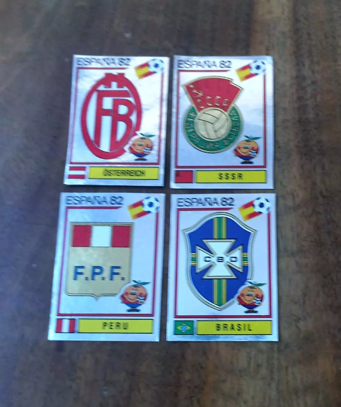 Panini ESPANA-82, 4 наклейки с эмблемами — 1 лот. Оригинал. Извлечены из альбома 2