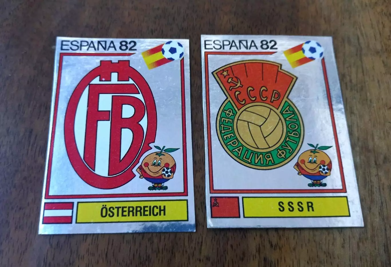 Panini ESPANA-82, 2 наклейки с эмблемами — 1 лот. Оригинал. Извлечены из альбома