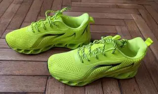 Кроссовки унисекс 40 размера