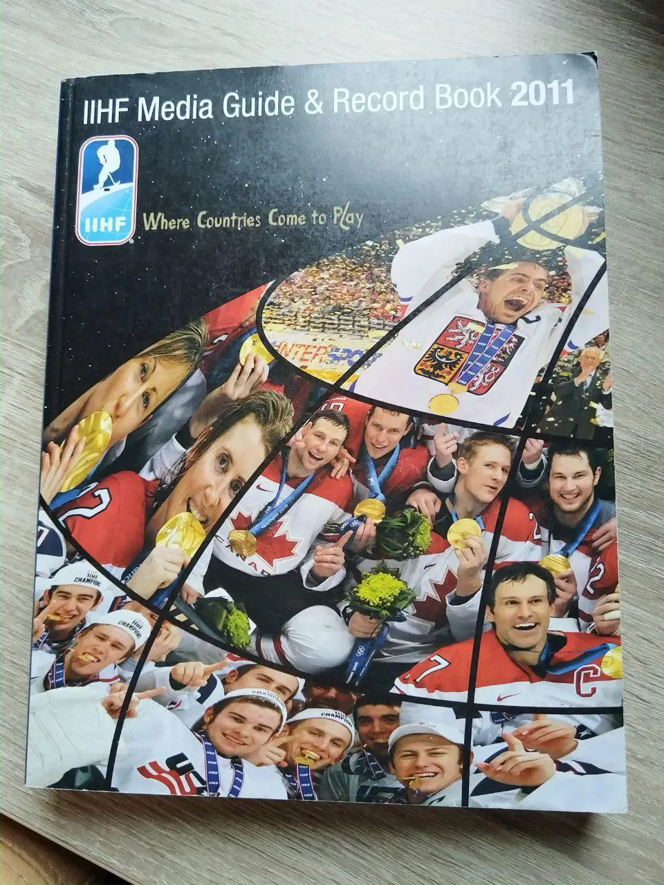 Хоккей IIHF Media Guide. Record book 2011. Официальный ежегодник-справочник ИИХФ