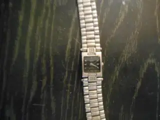 Часы кварцевые