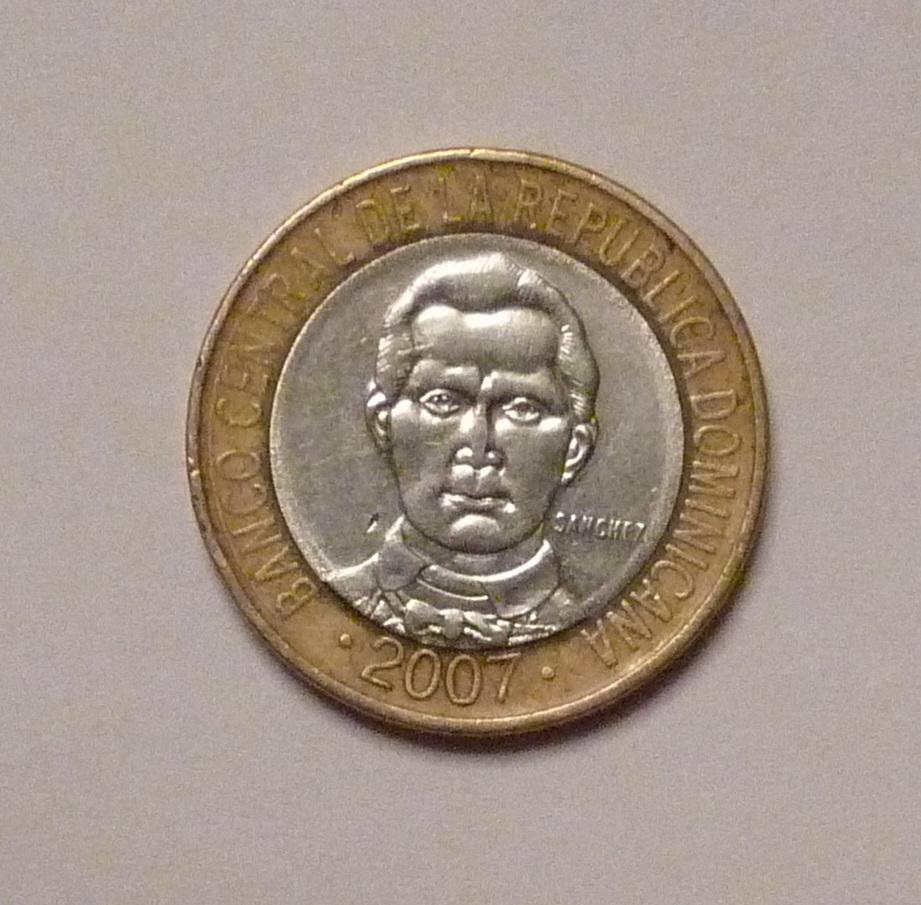 5 песо Доминиканская республика 2007 биметалл 1