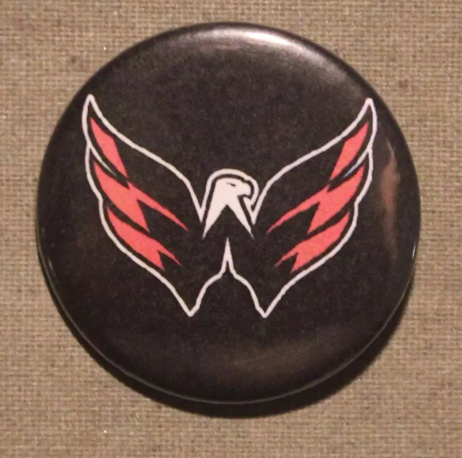 Значок Вашингтон Кэпиталз (НХЛ), эмблема (орел) на черном фоне