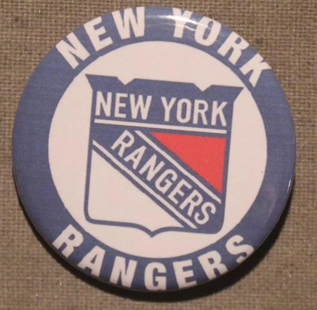 Значок Нью-Йорк Рейнджерс, эмблема на белом фоне, название по окружности