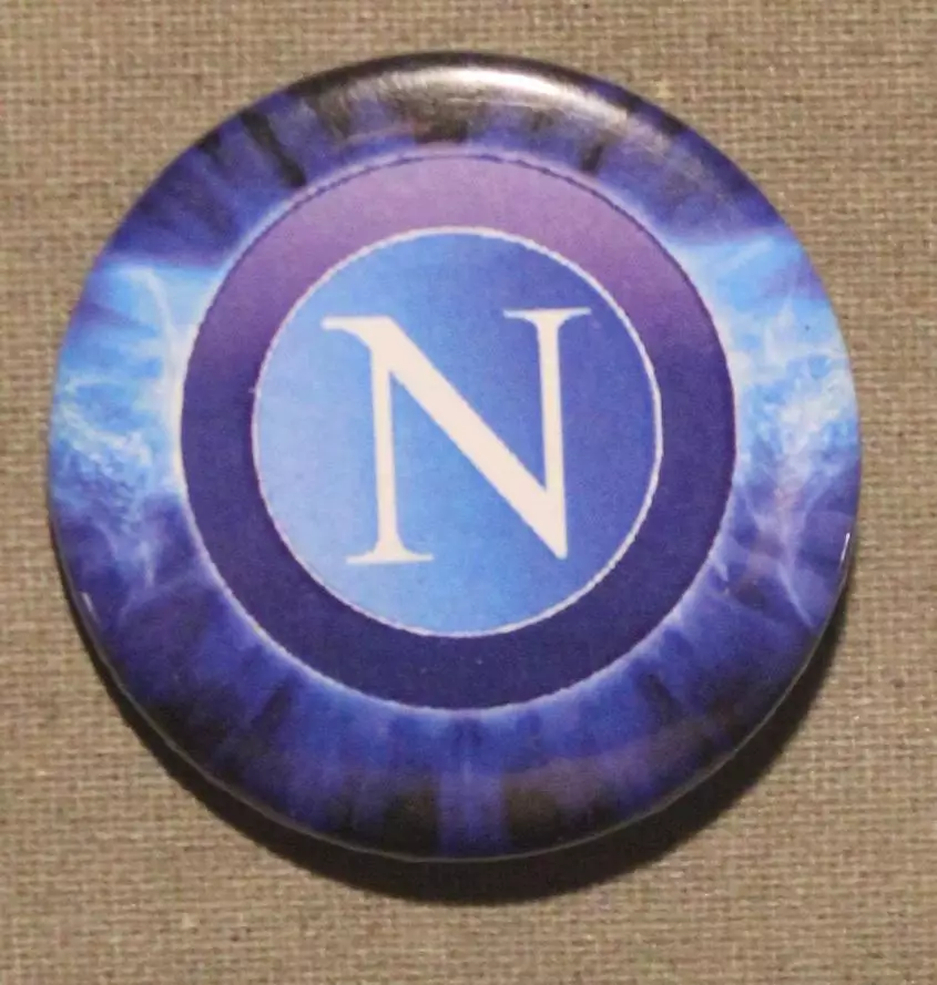 Футбольный клуб Наполи (Неаполь, Италия) эмблема на сине-голубом фоне