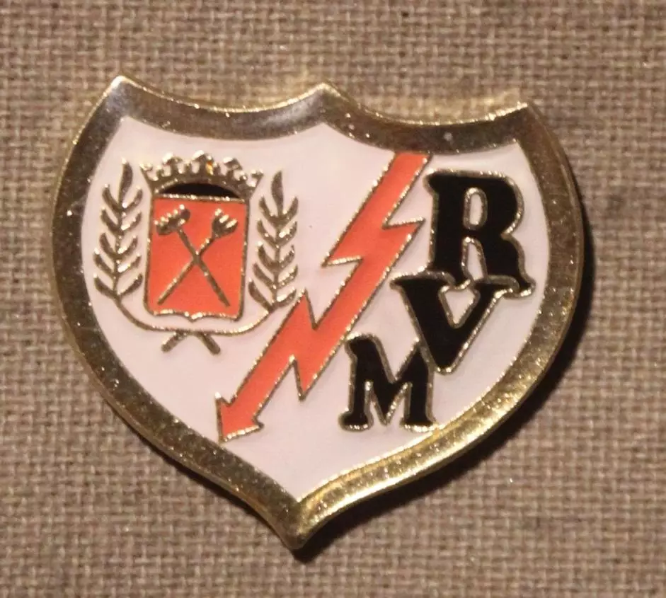 Значок ФК Райо Вальекано (Мадрид, Испания)