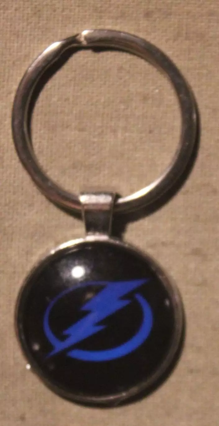 Брелок клуба НХЛ Тампа-Бэй Лайтнинг с сезона 2011-12