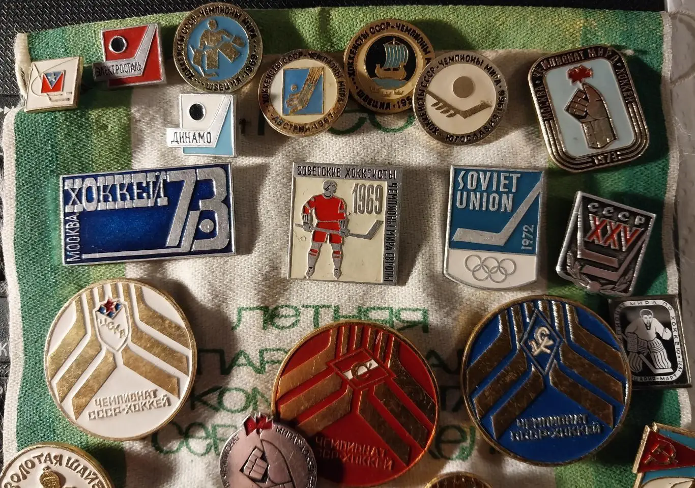 Набор хоккейных значков (более 50 значков) 1