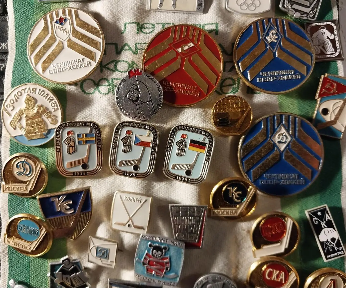 Набор хоккейных значков (более 50 значков) 2