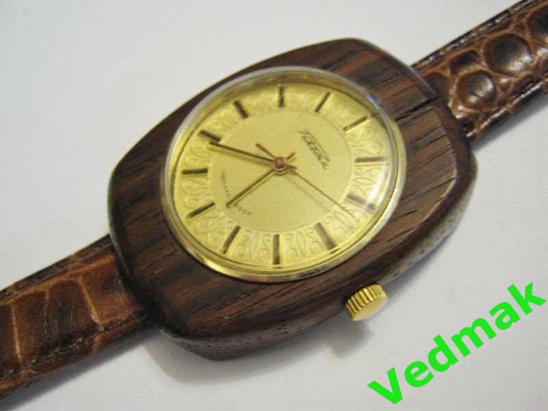 Часы РАКЕТА в корпусе из дерева СССР редкая модель