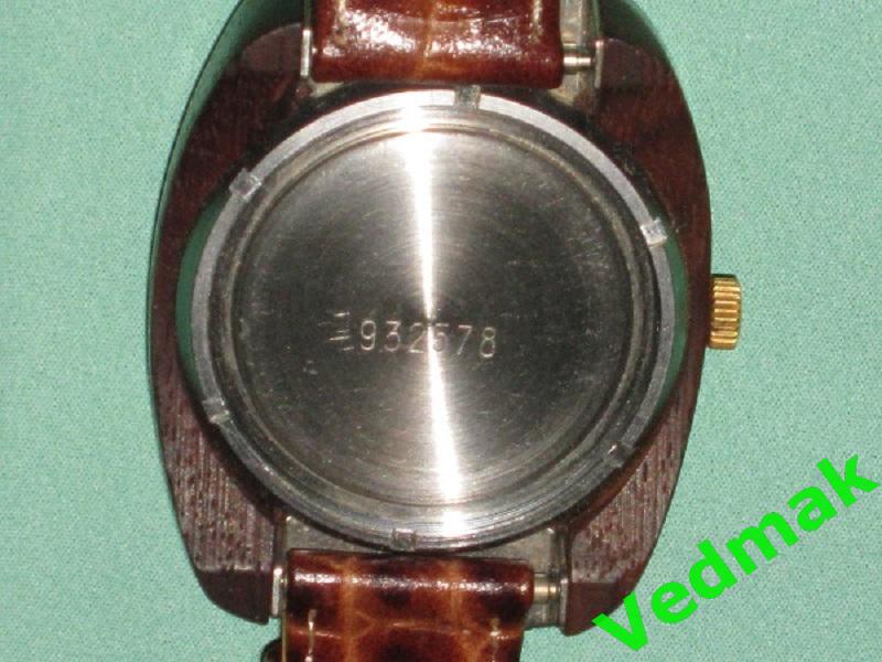 Часы РАКЕТА в корпусе из дерева СССР редкая модель 5