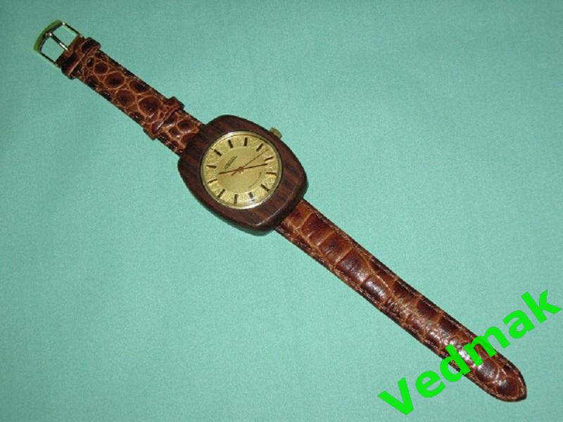 Часы РАКЕТА в корпусе из дерева СССР редкая модель 7